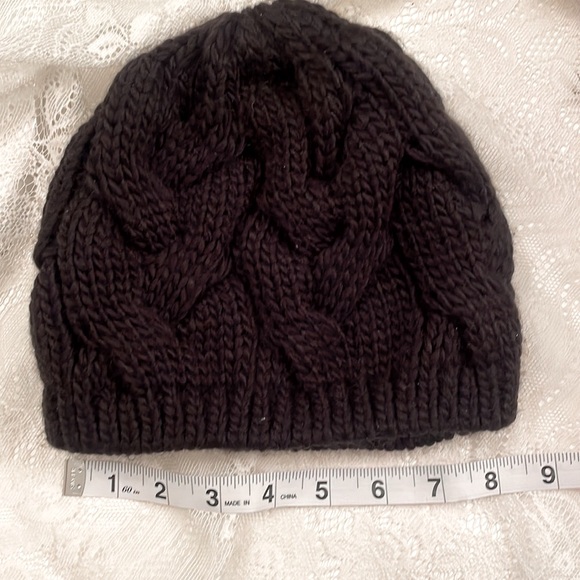 Black braided knit beanie - Picture 4 of 5